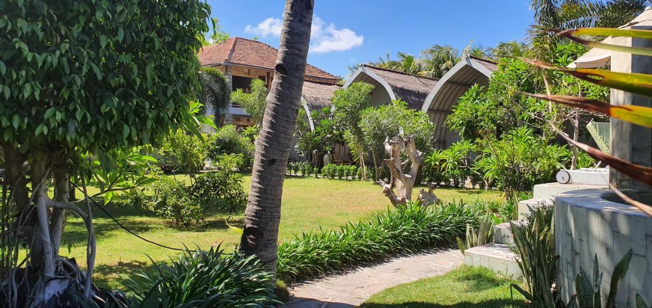 Puri Air Beach Resort & Spa Gili Air Bagian luar foto