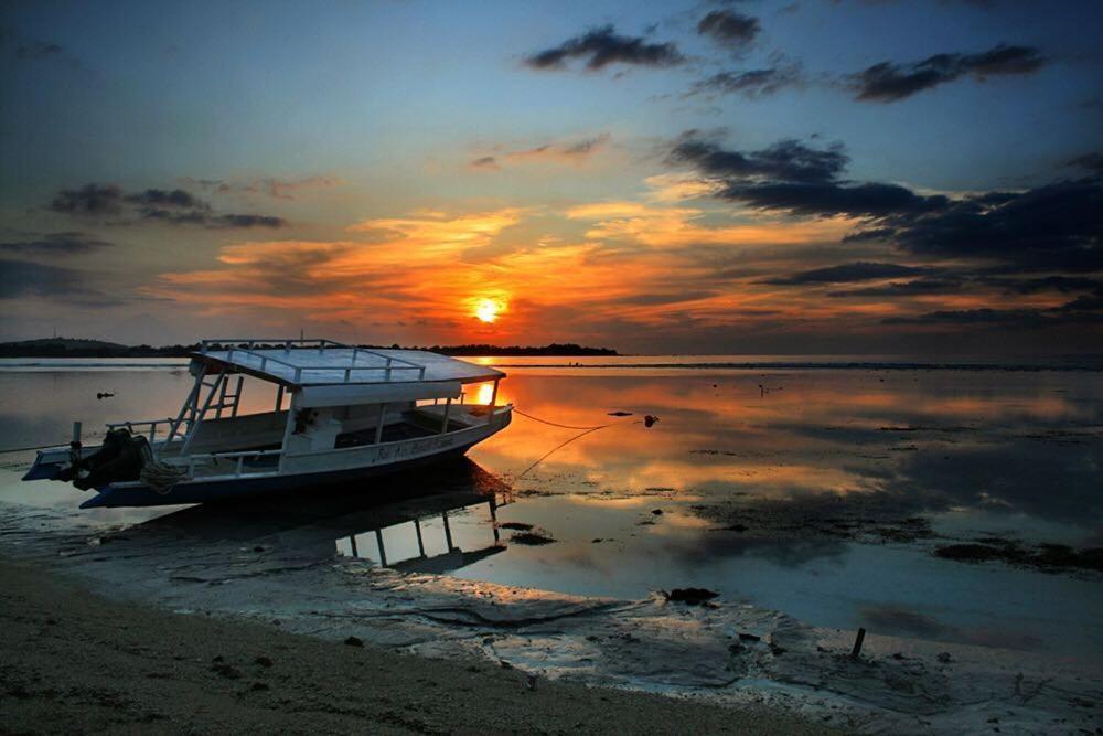 Puri Air Beach Resort & Spa Gili Air Bagian luar foto